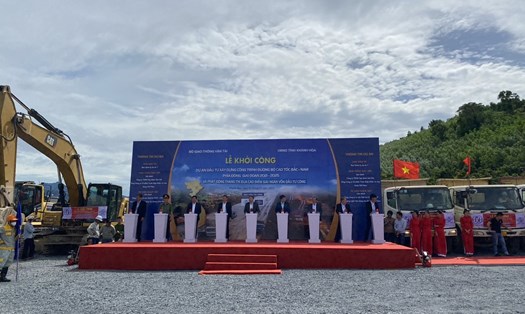 Hình ảnh tại lễ khởi công Dự án thành phần cao tốc Vân Phong Nha Trang. Ảnh Thu Cúc
