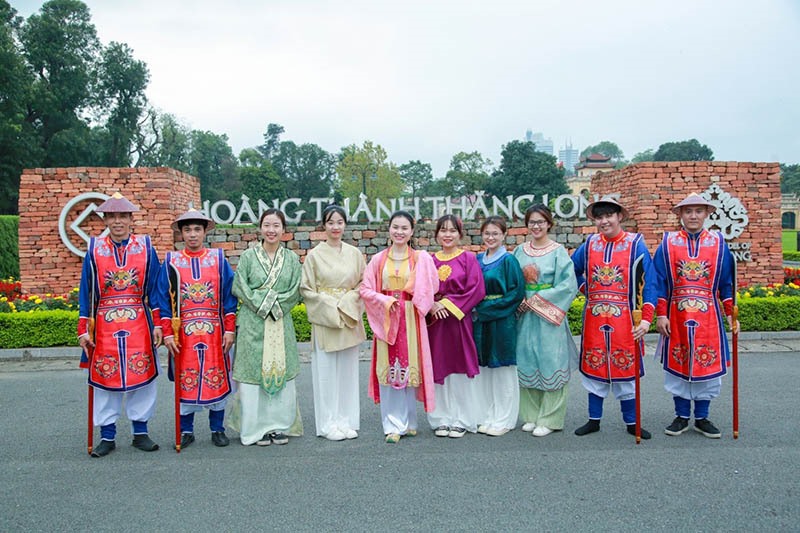 Tour "Đêm Hoàng cung Thăng Long - Một cảm nhận độc đáo" được Trung tâm Bảo tồn Di sản Thăng Long - Hà Nội đưa vào khai thác. Ảnh: Ban tổ chức