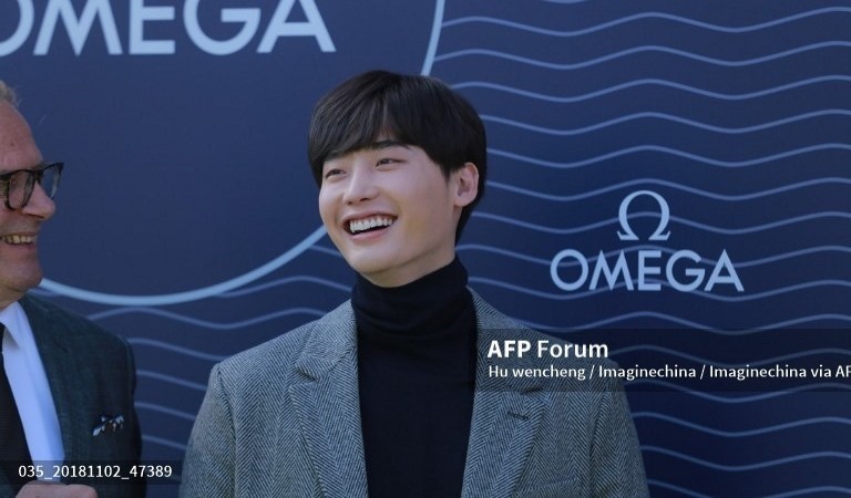 IU là người san sẻ những mối bận tâm trong cuộc sống với Lee Jong Suk. Ảnh: AFP.