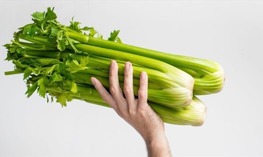 Rau cần tây là thực phẩm màu lục lam, chứa nhiều chất dinh dưỡng và thải độc tố cho cơ thể. Ảnh: AFP.