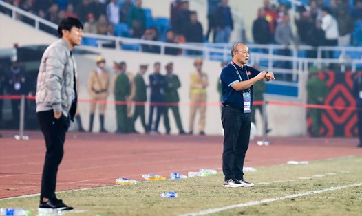 Huấn luyện viên Park Hang-seo chiến thắng Shin Tae-yong trong trận bán kết lượt về AFF Cup 2022. Ảnh: Minh Dân