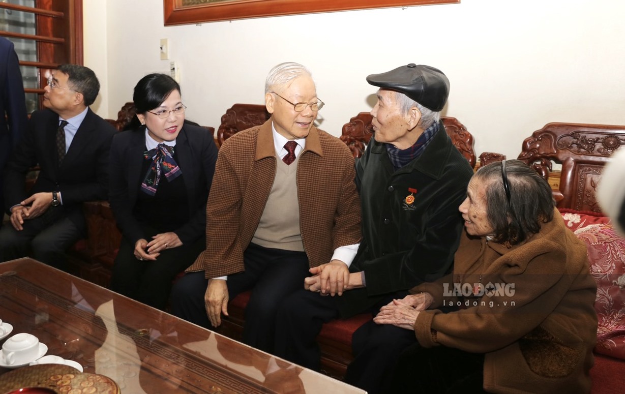 Tổng Bí thư thăm hỏi, chúc Tết gia đình chính sách ở Thái Nguyên