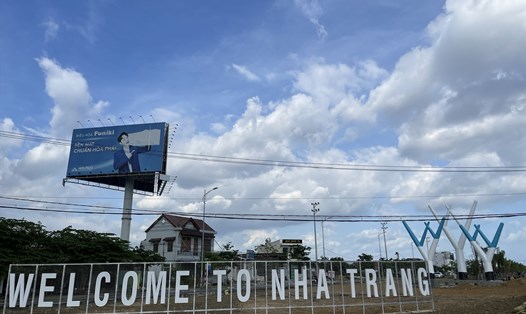 Biểu tượng trụ sắt gây tranh cãi ở Nha Trang. Ảnh: Thu Cúc