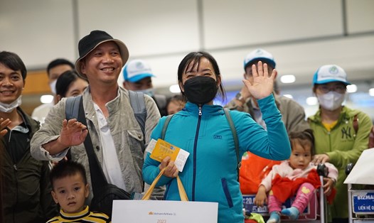 Hàng trăm lao động được miễn phí vé máy bay về quê đón Tết. Ảnh: Đức Anh