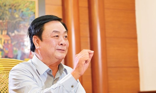 Bộ trưởng Bộ NNPTNT Lê Minh Hoan chia sẻ với PV Lao Động. Ảnh: GIANG NGUYỄN