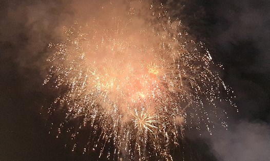 Mừng xuân năm Quý Mão, tỉnh Bạc Liêu chỉ bắn pháo hoa tại một địa điểm. Ảnh: Nhật Hồ