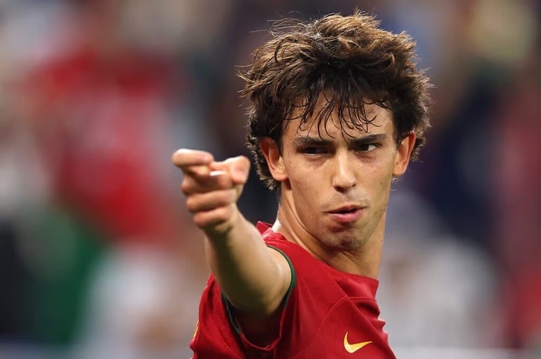 Felix chuẩn bị đá tại Premier League trong màu áo Chelsea. Ảnh: AFP