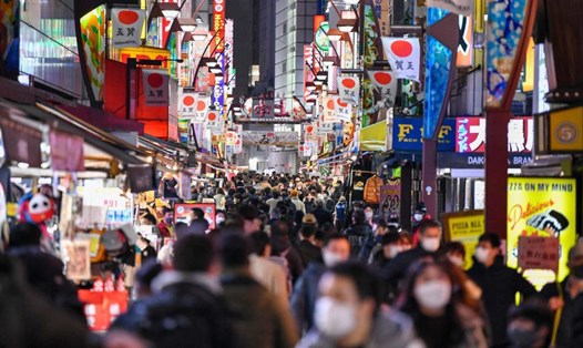Một khu phố mua sắm ở Tokyo, Nhật Bản. Ảnh: AFP