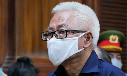 Cựu Tổng Giám đốc DAB Trần Phương Bình bị đưa ra xét xử trong một phiên toà. Ảnh: Anh Tú