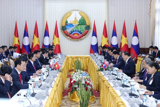 Việt Nam - Lào ký 10 văn kiện hợp tác trong chuyến thăm của Thủ tướng