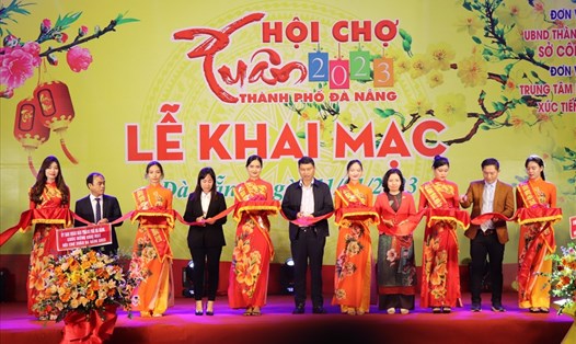 Hơn 250 gian hàng tại Hội chợ xuân Đà Nẵng. Ảnh: Nguyễn Linh