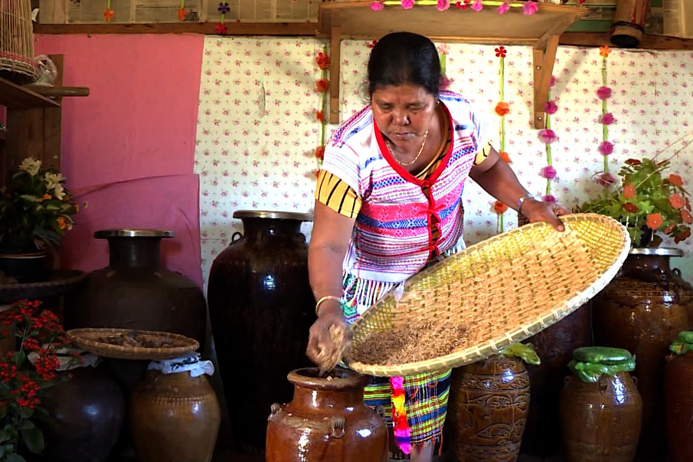 Rượu cần là thức uống đặc trưng của đồng bào các dân tộc ở tỉnh Đắk Nông. Ảnh: Dương Phong