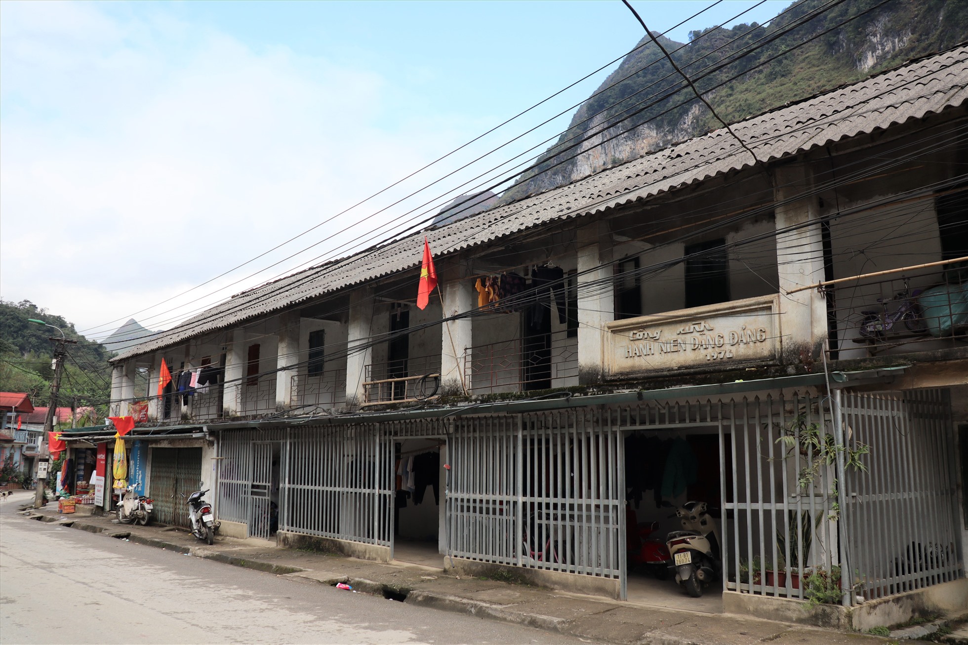 Dãy nhà được xây dựng từ năm 1976.