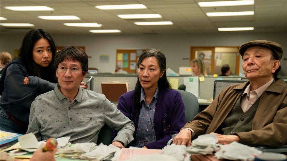 Quan Kế Huy giành giải Nam phụ xuất sắc nhất phim điện ảnh của Quả Cầu Vàng 2023. Ảnh: Golden Globes