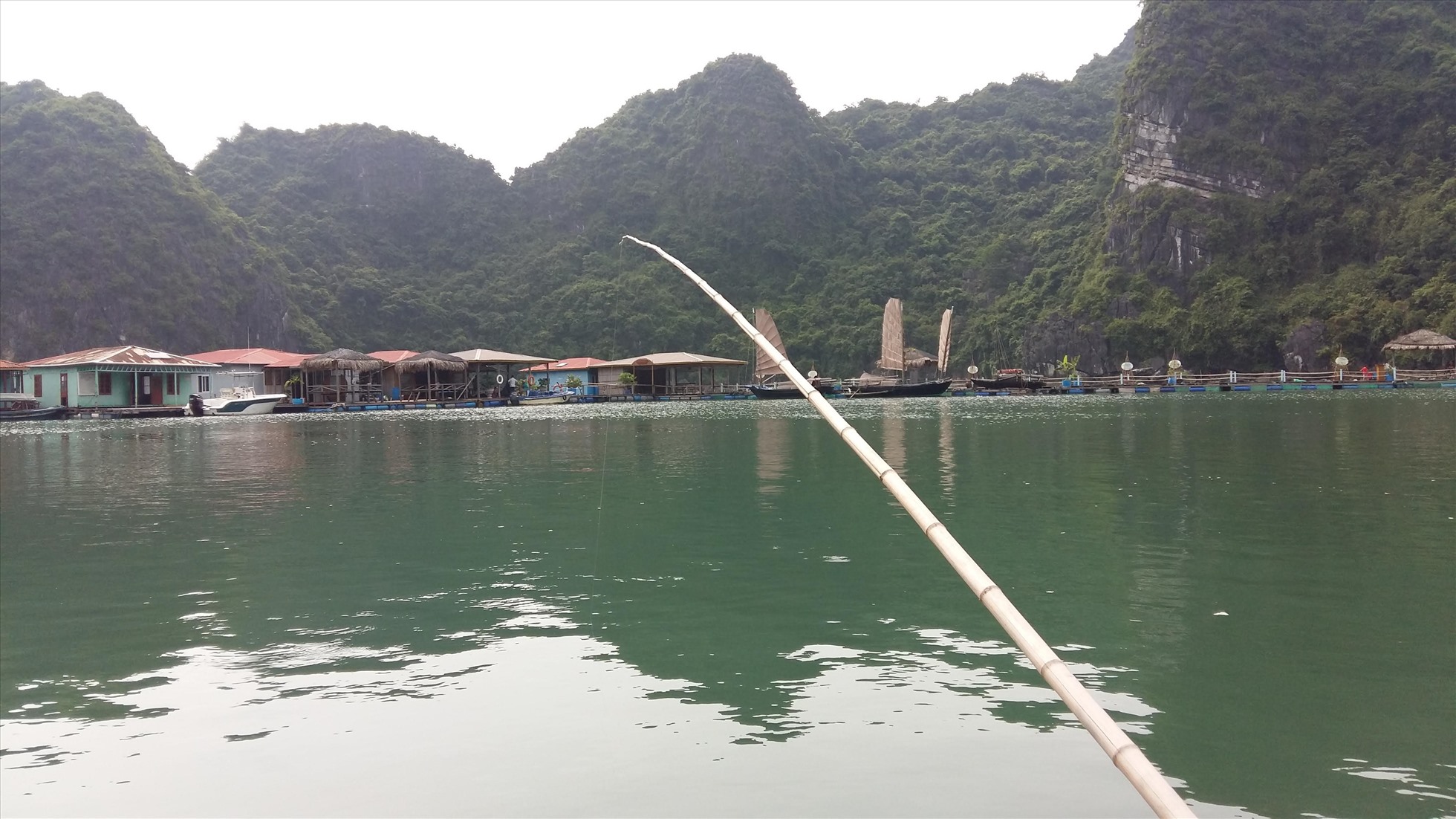 Khu vực làng chài Vung Viêng luôn lặng sóng và gió dù mưa bão. Ảnh: Nguyễn Hùng