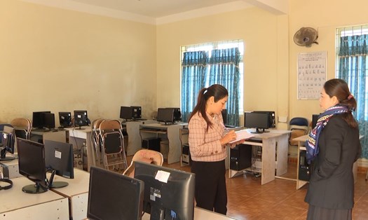 Nhiều trường học ở Đắk Nông ngoài thiếu giáo viên còn thiếu cả máy tính, trang thiết bị phục vụ dạy bộ môn tin học. Ảnh: Phan Tuấn