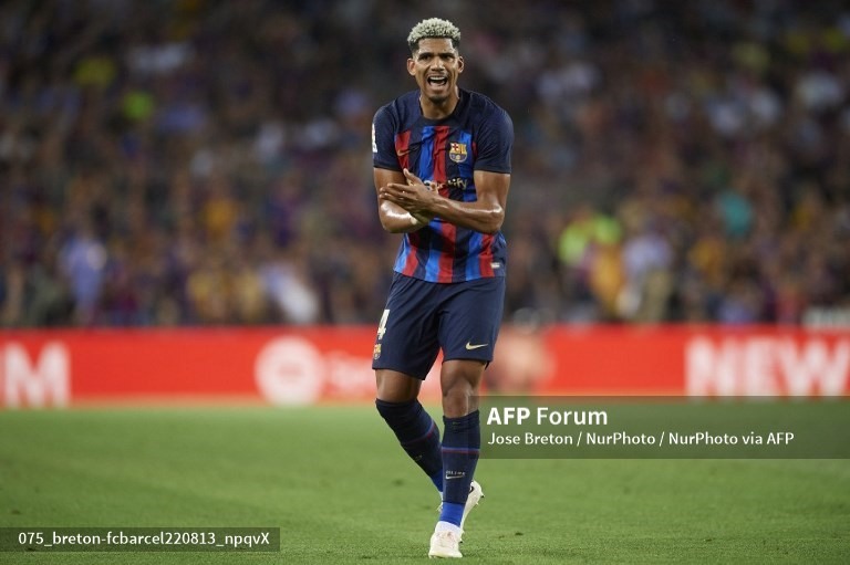 Ronald Araujo: Điểm sáng nơi hàng thủ của Barcelona