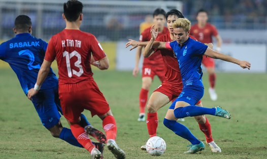 Tuyển Việt Nam và Thái Lan hoà 2-2 tại trận chung kết lượt đi AFF Cup 2022. Ảnh: Minh Dân