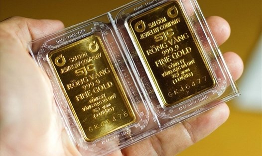 So với đóng cửa phiên hôm qua, giá vàng SJC tăng mạnh 200.000 đồng/lượng ở chiều bán ra. Ảnh: Khương Duy