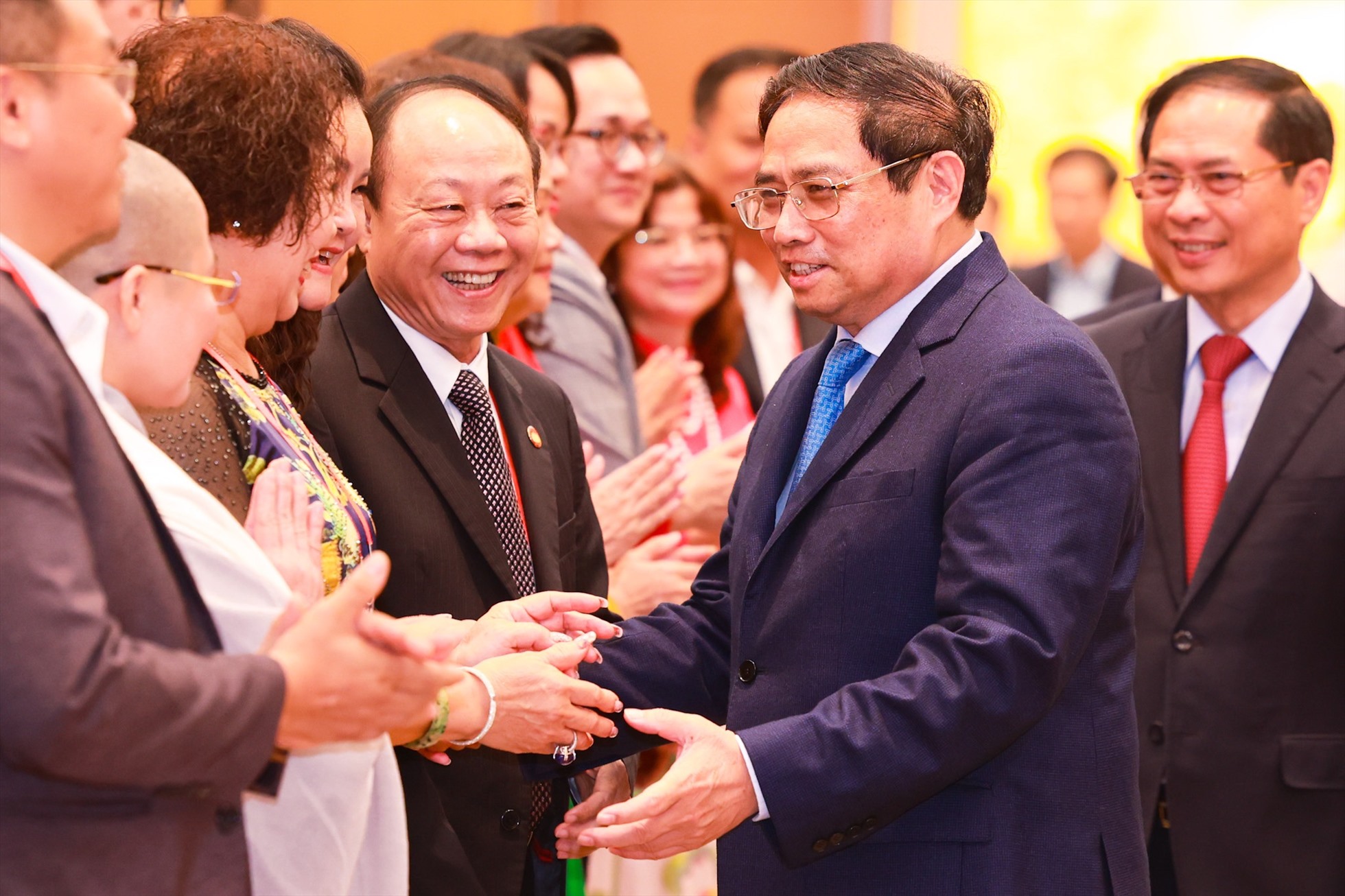 Thủ tướng Phạm Minh Chính gặp mặt kiều bào tiêu biểu tham dự chương trình Xuân Quê hương 2023. Ảnh: Hải Nguyễn