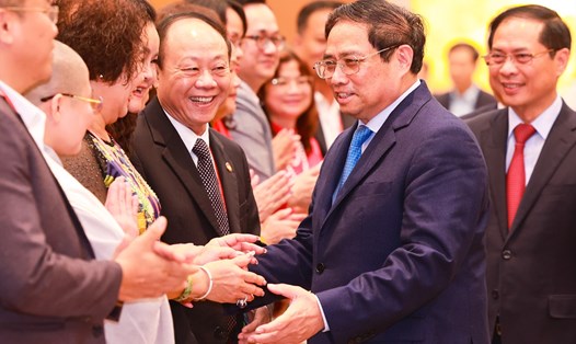 Thủ tướng Phạm Minh Chính gặp mặt kiều bào tiêu biểu tham dự chương trình Xuân Quê hương 2023. Ảnh: Hải Nguyễn