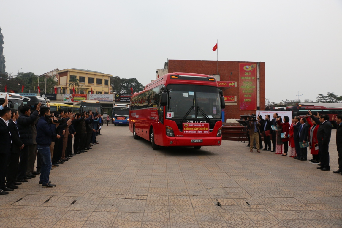 Hơn 440 chuyến xe đưa hơn 1 vạn thợ Mỏ về quê ăn Tết vào 27 Tết