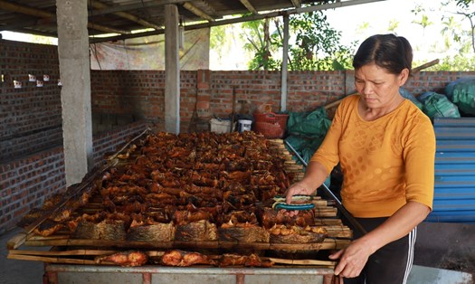Cá nướng que tre Thái Xuyên - một món ăn quen thuộc thường được dùng vào những dịp lễ Tết. Ảnh: Nguyễn Thúy.