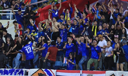 Truyền thông và người hâm mộ bóng đá Thái Lan đang chờ đợi chức vô địch AFF Cup 2022 cho đội nhà. Ảnh: Minh Dân