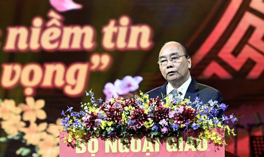Chủ tịch nước Nguyễn Xuân Phúc phát biểu tại chương trình Xuân Quê hương 2023. Ảnh: Hải Nguyễn