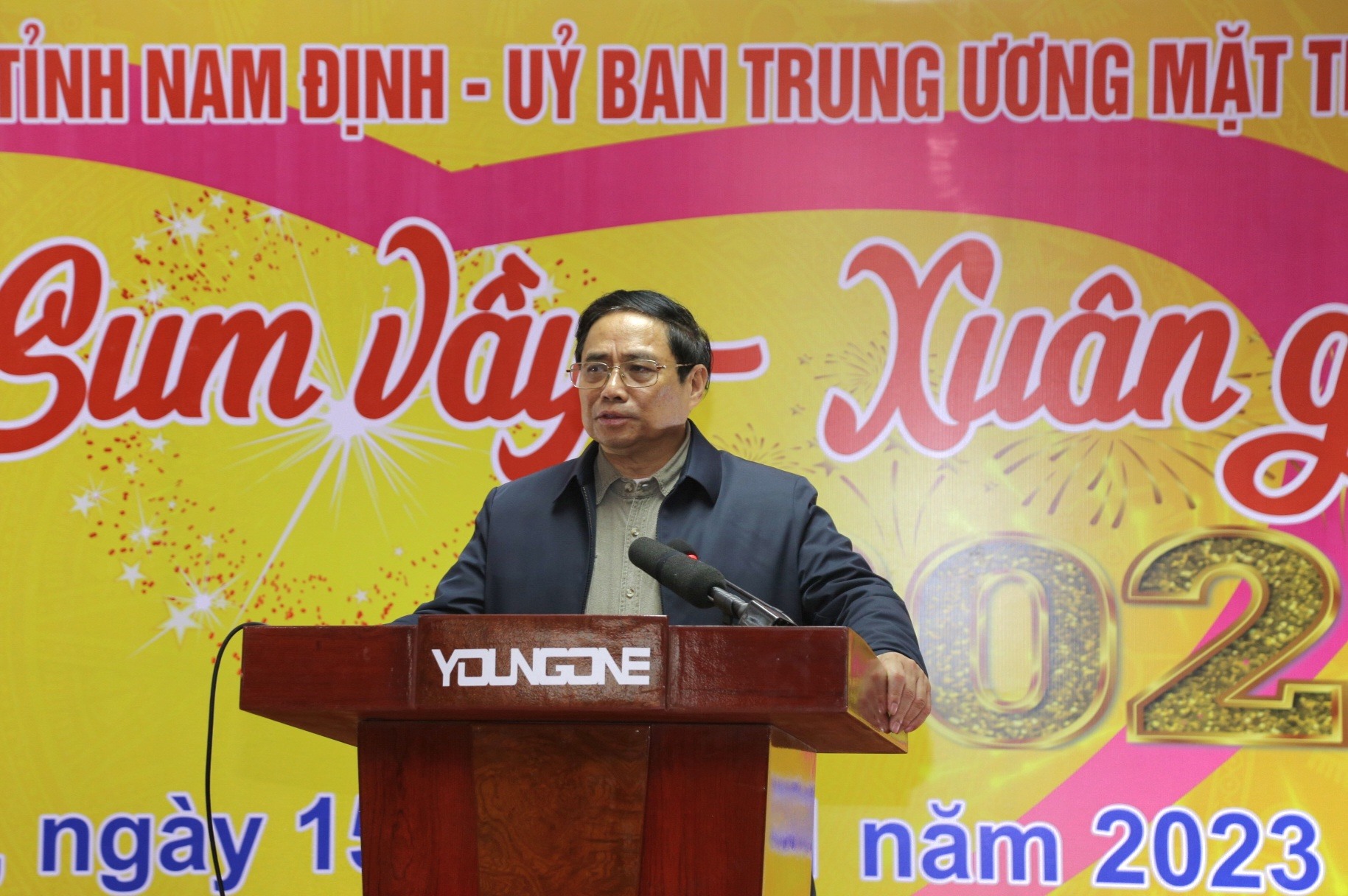 Ủy viên Bộ Chính trị, Thủ tướng Chính phủ Phạm Minh Chính tham dự chương trình "Tết sum vầy - Xuân gắn kết" với công nhân lao động, hộ nghèo tỉnh Nam Định. Ảnh: Trung Du