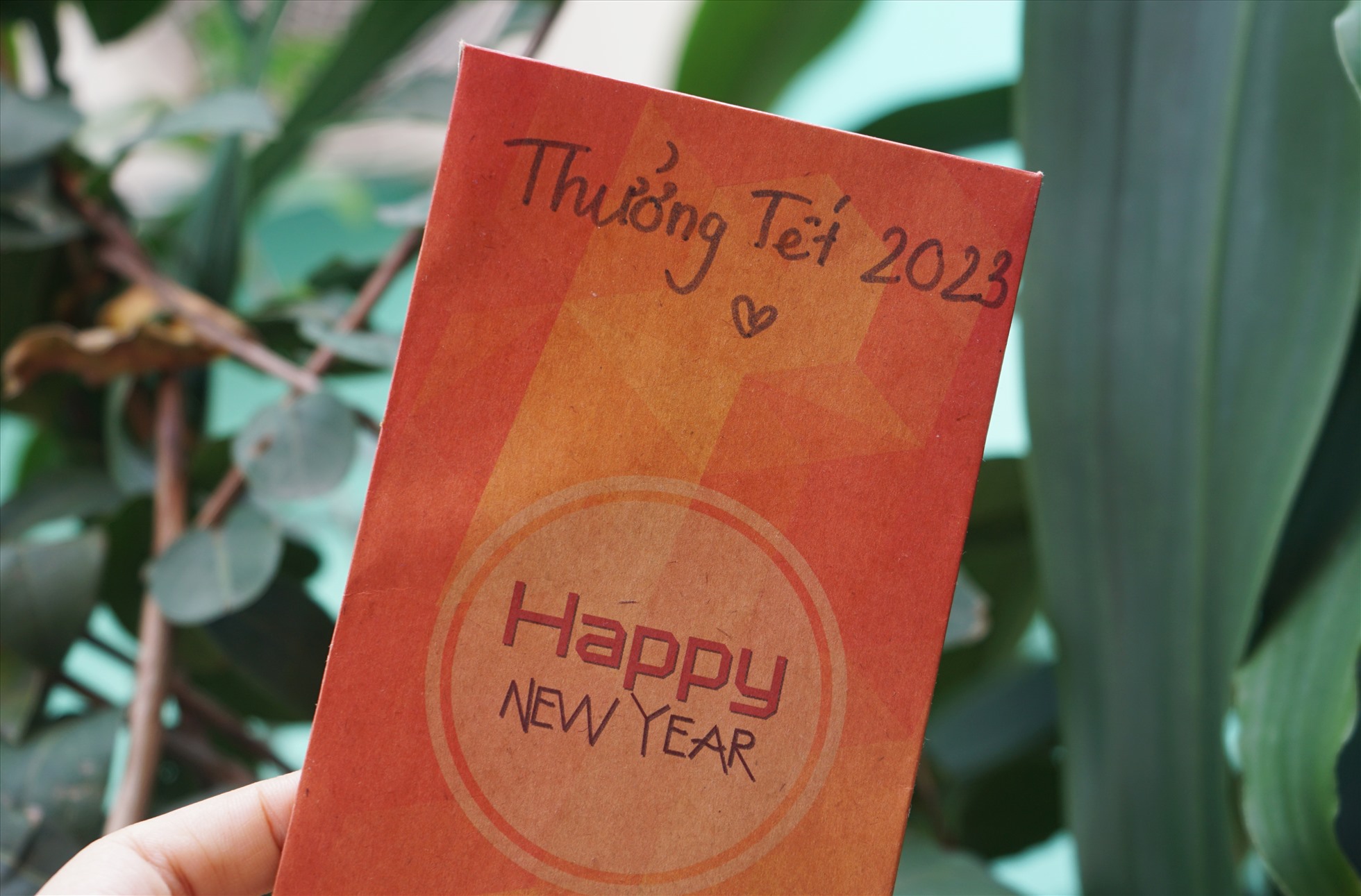 Nhận thưởng Tết, con gái đưa mẹ đi làm đẹp đón xuân. Ảnh Thanh Ngọc