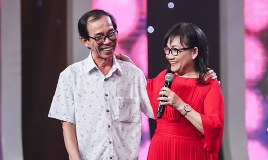 Bố mẹ ca sĩ Thanh Ngọc ngọt ngào, tình cảm như thuở mới yêu dù ở tuổi U70. Ảnh: Bee.