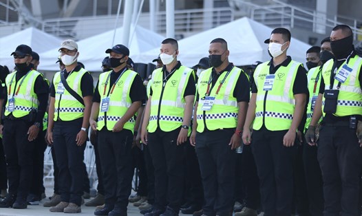 Hàng ngàn nhân viên an ninh được huy động để đảm bảo an toàn trận đấu giữa Thái Lan và Việt Nam. Ảnh: Thanh Vũ