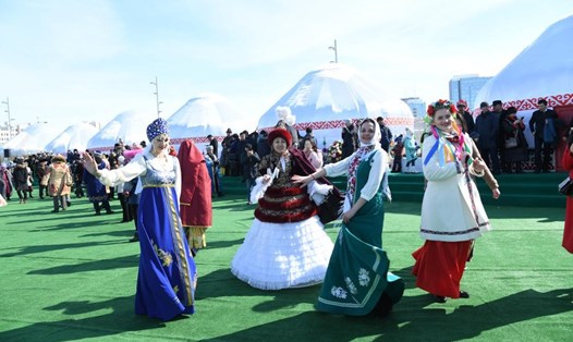 Những thiếu nữ trong dịp Nauryz 2022 ở thành phố Nur-Sultan, Kazakhstan. Ảnh: 
Dịch vụ báo chí của akimat (chính quyền thành phố) Nur-Sultan.