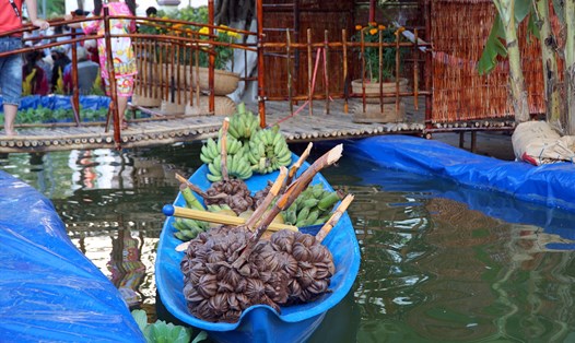 Những hình ảnh chân thật mang đậm cảnh miền quê sông nước miền Tây được tái hiện tại Chợ quê ngày Tết. Ảnh: Nhật Hồ