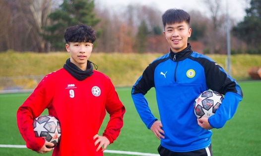 Quý Long (trái) và Duy Tân đang chơi bóng tại các câu lạc bộ ở Cộng hòa Czech. Ảnh: NVCC