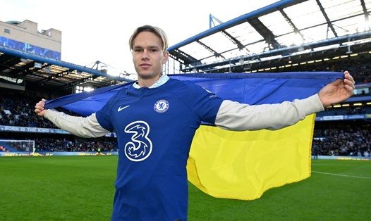 Mykhailo Mudryk ra mắt Chelsea.  Ảnh: AFP