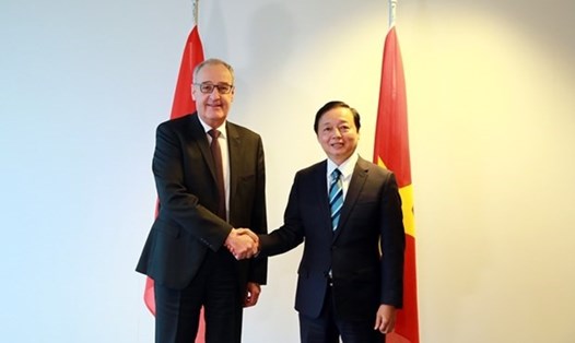 Phó Thủ tướng Trần Hồng Hà hội đàm với Ủy viên Hội đồng liên bang, Bộ trưởng Kinh tế, Giáo dục và Nghiên cứu Thụy Sĩ Guy Parmelin. Ảnh: VGP
