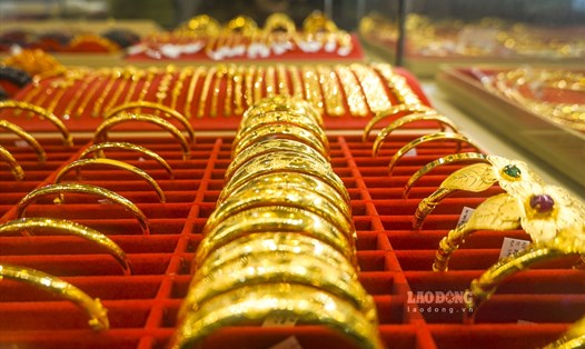 Theo truyền thống, vàng được coi là nơi an toàn để cất giữ của cải. Ảnh: Tùng Giang