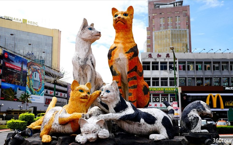 Thành phố Kuching (Malaysia) được xem là thiên đường cho loài mèo. Ảnh: Xinhua