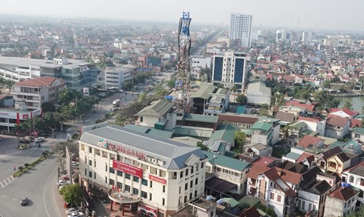 Thành phố Hà Tĩnh ngày càng đổi thay với nhiều nhà cao tầng. Ảnh: Trần Tuấn.