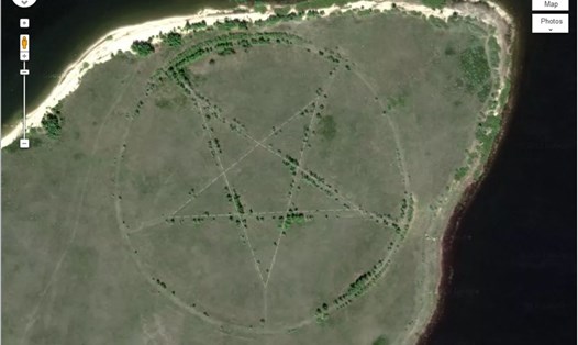 Hình ảnh ngôi sao bên trong vòng tròn khiến nhiều người liên tưởng đến các hoạt động thờ phụng hay tà giáo. Ảnh: Google Earth