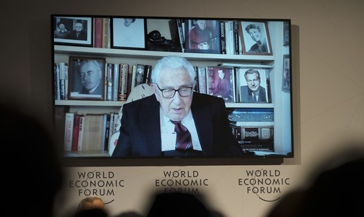 Cựu Ngoại trưởng Mỹ Henry Kissinger phát biểu về Ukraina tại Diễn đàn Kinh tế Thế giới ở Davos, Thuỵ Sĩ, ngày 17.1.2023. Ảnh: AP