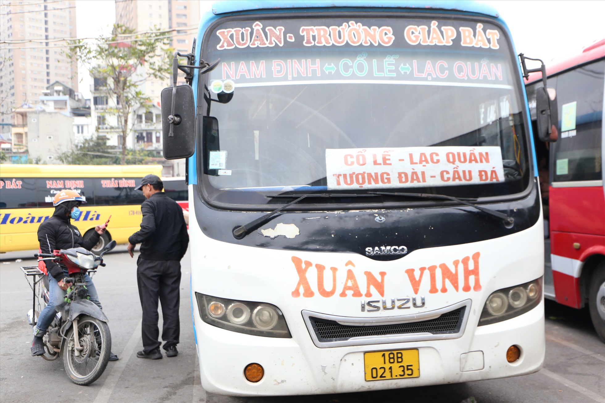 Hà Nội: Bến xe vắng khách ngày cận Tết, chờ cả tiếng không có người