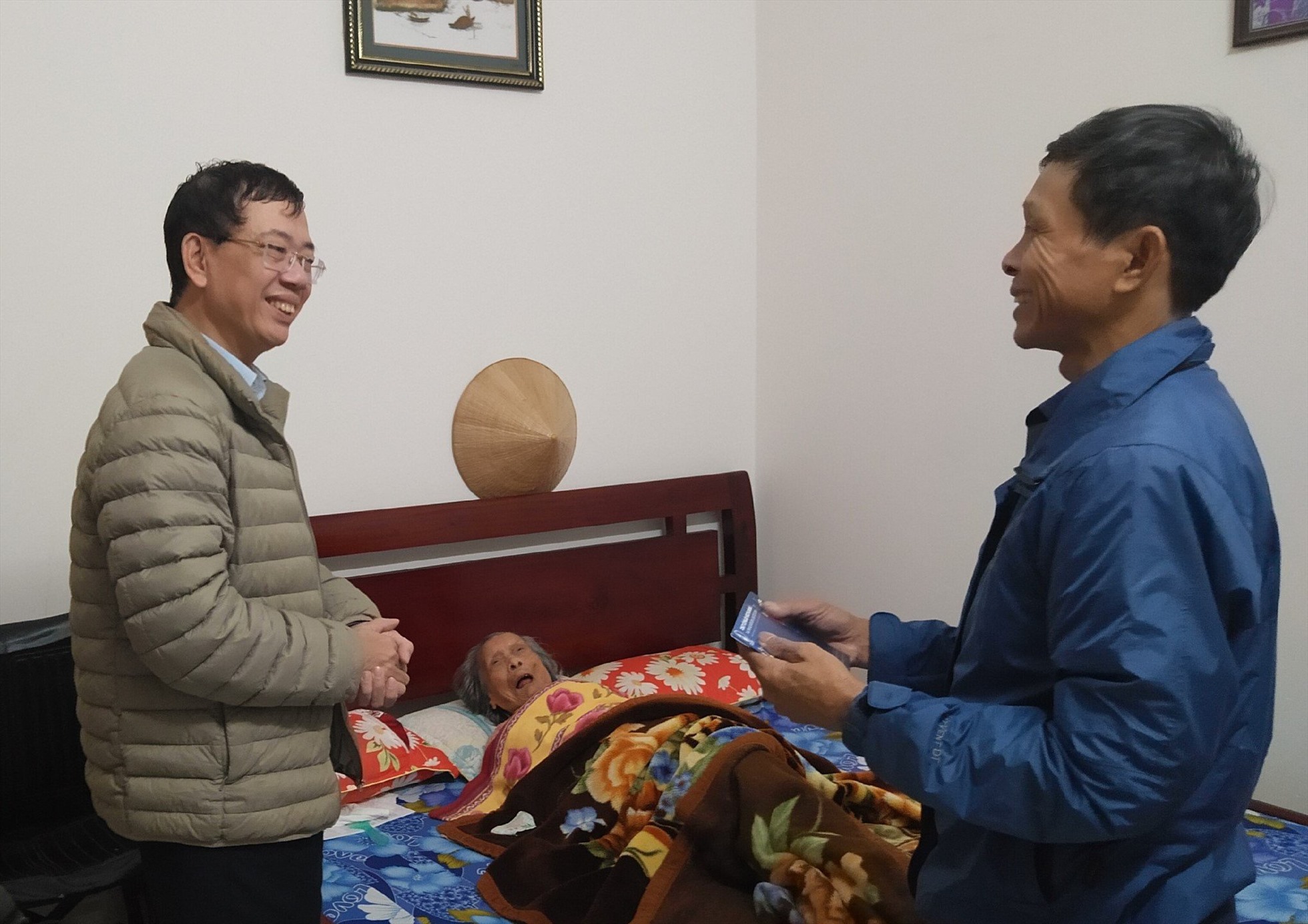 Hơn 500 suất quà đã được trao tặng cho người lao động dịp Tết