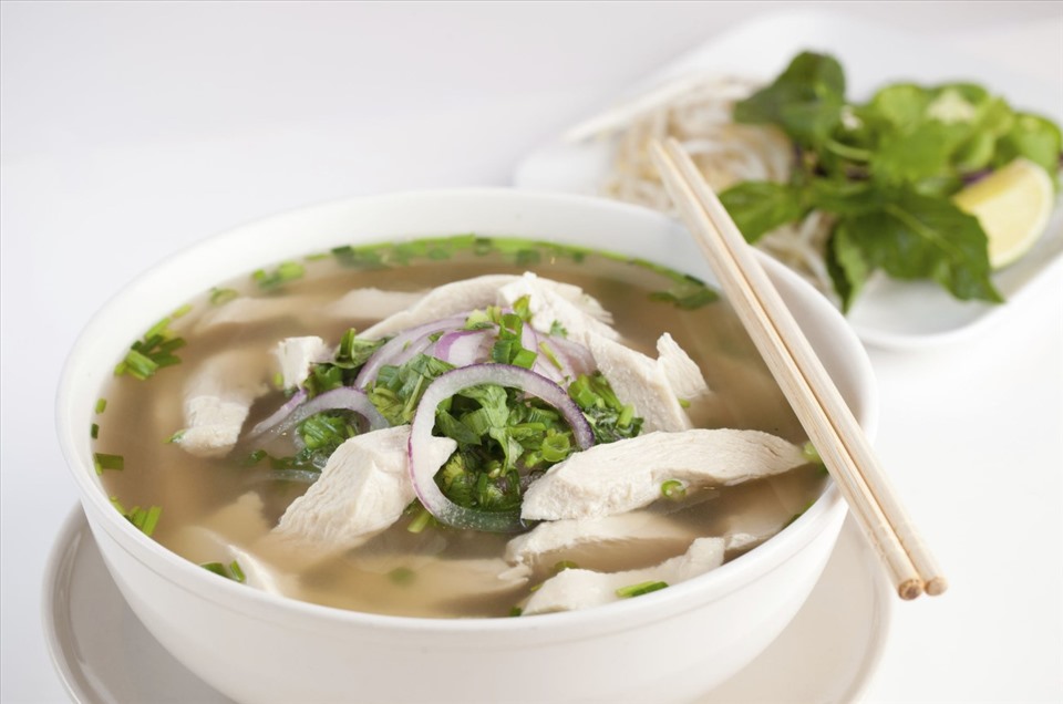 Phở gà là món dễ ăn và dễ chế biến. Ảnh: Tuấn Đạt