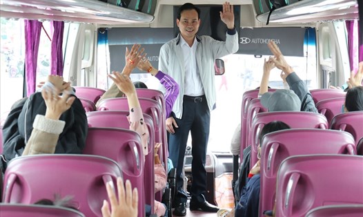Gần 70 chuyến xe công đoàn miễn phí đưa công nhân đang làm việc tại Đà Nẵng về quê đón tết cùng gia đình. Ảnh: Nguyễn Linh