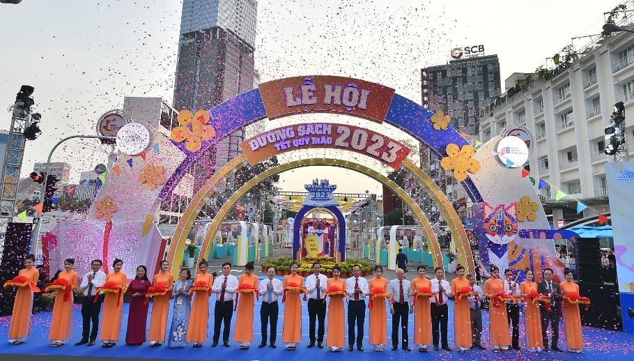 Đường sách Tết Quý Mão chính thức khai mạc.