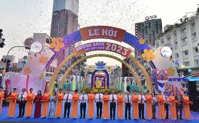 Đường sách Tết Quý Mão chính thức khai mạc.