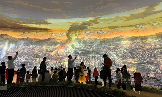Bức tranh panorama ''Trận chiến Điện Biên Phủ’’ vừa được Hội Mỹ thuật Việt Nam trao giải Nhất - Giải thưởng Hội Mỹ thuật Việt Nam 2022. Ảnh: THANH BÌNH